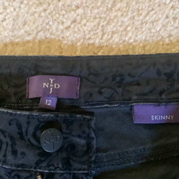 NYDJ skinny ‘black raised design’ jeans. - Picture 2 of 7